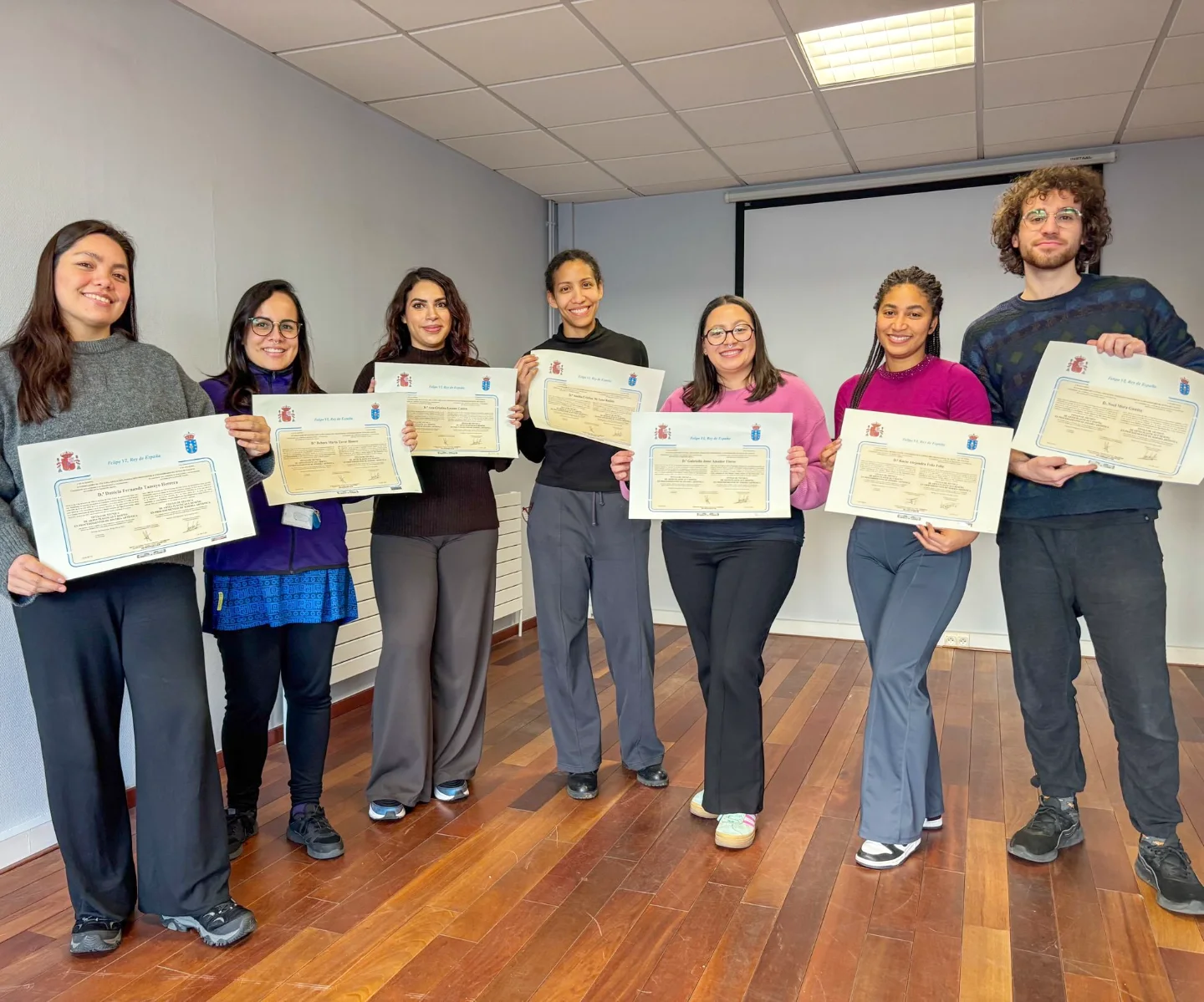 Siete titulados de la Escuela Técnica de Joyería del Atlántico muestran su Título Oficial de Técnico en Procedimientos de Joyería Artística en Francia