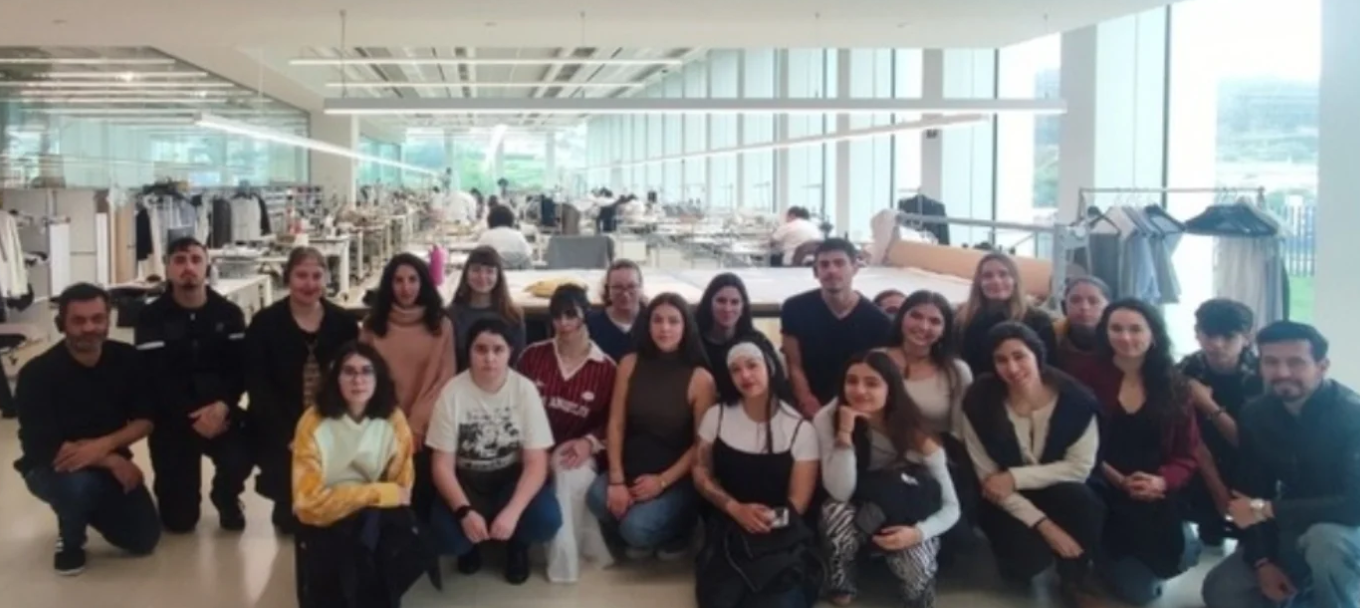 Alumnado y profesorado de la Escuela Técnica de Joyería del Atlántico durante la visita a la sede de Inditex en 2026