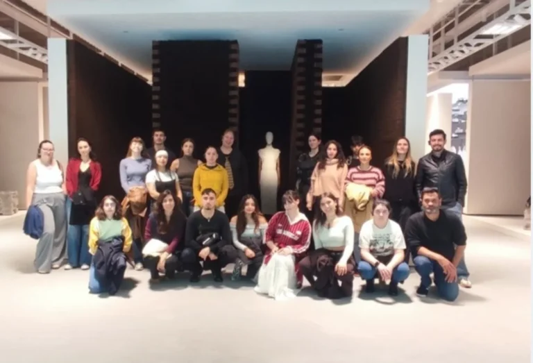 Alumnado y profesorado de la Escuela Técnica de Joyería del Atlántico durante la visita a la sede de Inditex en 2026