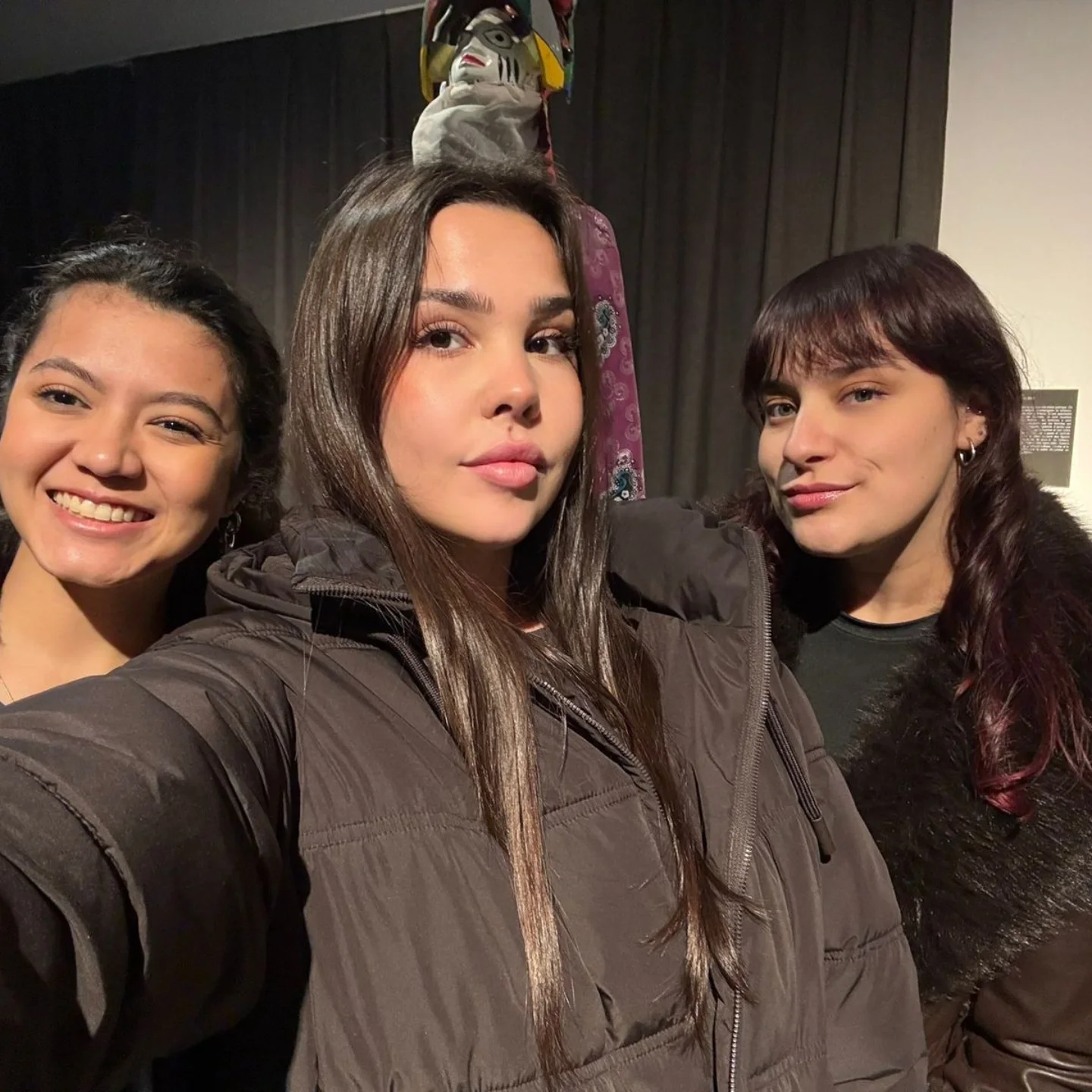 Alumnas de la escuela durante la visita a un museo en Estrasburgo